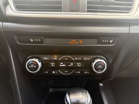 Used 2018 MAZDA MAZDA3 Touring FWD image 12