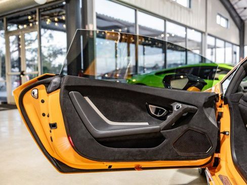 Used 2023 Lamborghini Huracan Tecnica image 13