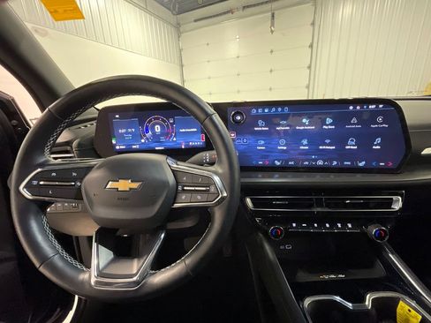 Used 2024 Chevrolet Traverse LT AWD/4WD image 37