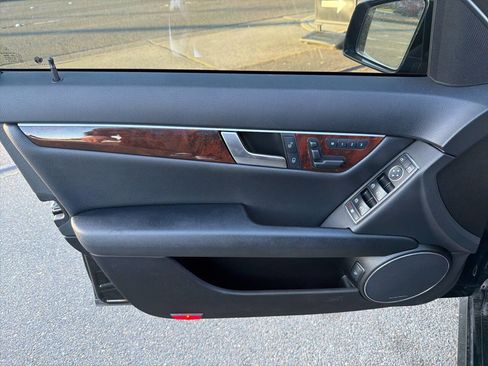 Used 2013 Mercedes-Benz C 250 Sedan image 32