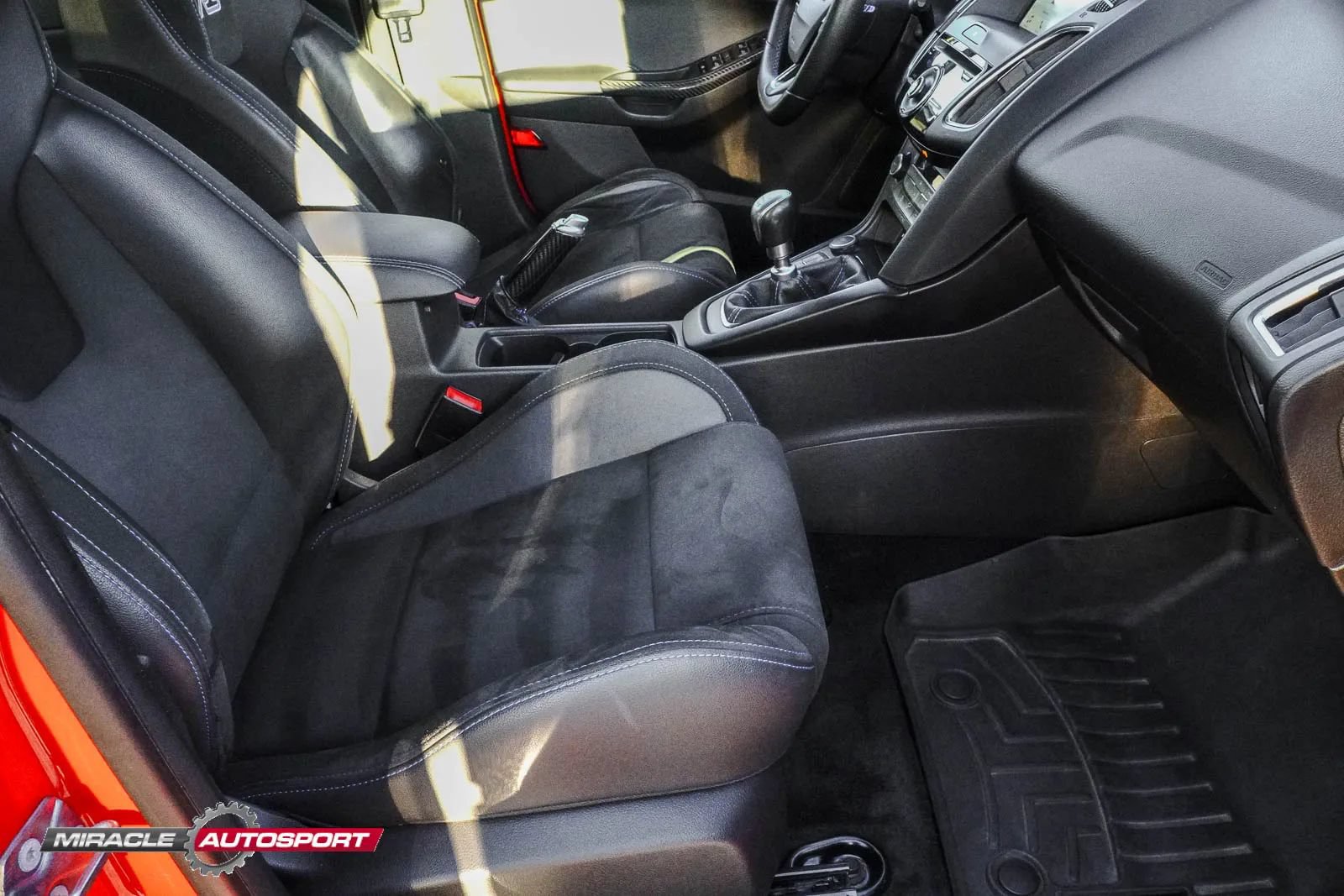 Used 2018 Ford Focus RS AWD/4WD image 32