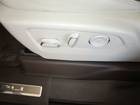 Used 2022 GMC Yukon XL Denali image 21