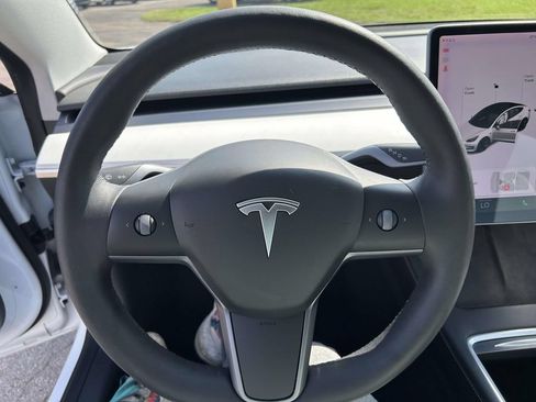 Used 2022 Tesla Model 3 Long Range AWD/4WD image 29
