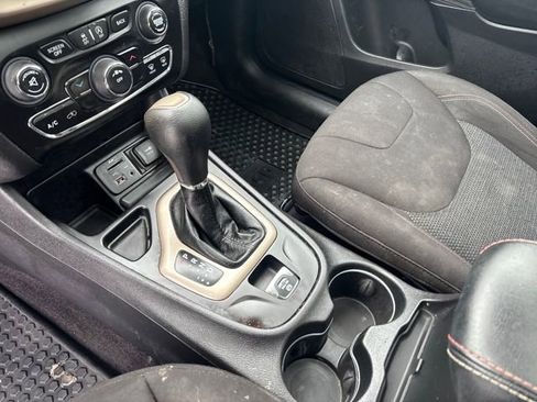 Used 2017 Jeep Cherokee 75th Anniversary image 25