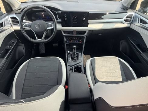 Used 2025 Volkswagen Taos SE FWD image 12