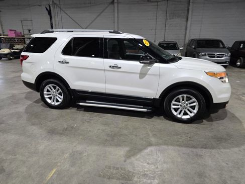 Used 2015 Ford Explorer XLT w/ Equipment Group 202A AWD/4WD image 15
