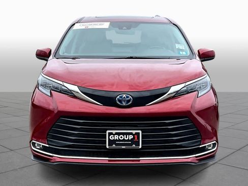 Certified 2024 Toyota Sienna XLE w/ XLE Plus Package AWD/4WD image 4