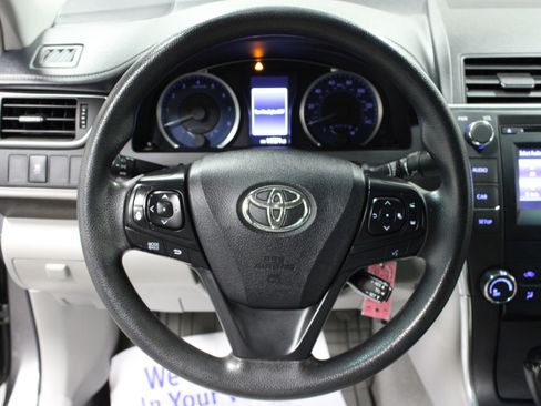 Used 2017 Toyota Camry LE FWD image 16