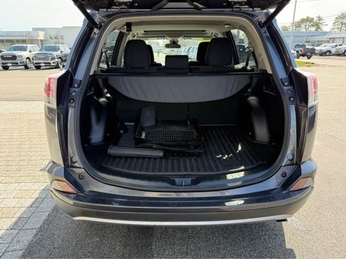 Used 2018 Toyota RAV4 XLE image 8