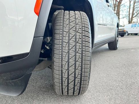 Used 2022 Jeep Grand Cherokee L Laredo AWD/4WD image 16