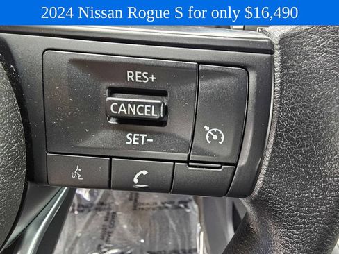Used 2024 Nissan Rogue S FWD image 25