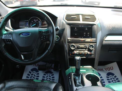 Used 2016 Ford Explorer XLT w/ Equipment Group 202A AWD/4WD image 13