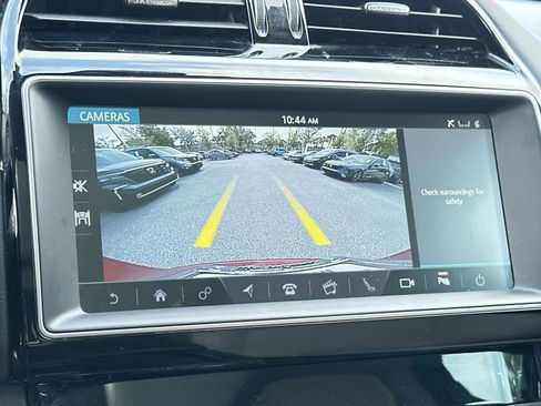 Used 2019 Jaguar F-PACE Premium image 20