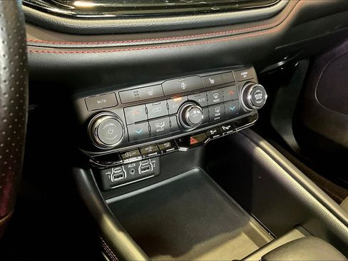 Used 2024 Dodge Durango GT AWD/4WD image 16