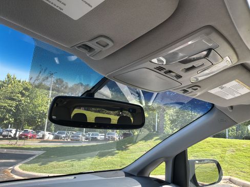 Used 2015 Toyota Sienna XLE w/ XLE Navigation Package FWD image 27