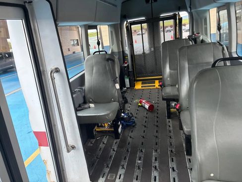 Used 2017 Ford Transit 350 XL RWD image 7