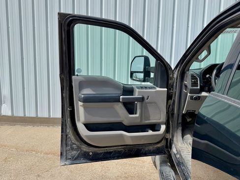 Used 2018 Ford F250 XLT AWD/4WD image 14