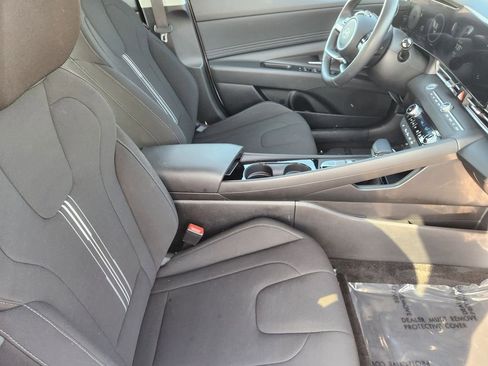 Used 2025 Hyundai Elantra SEL FWD image 14