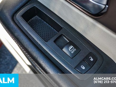 Used 2022 Chrysler Voyager LX FWD image 55