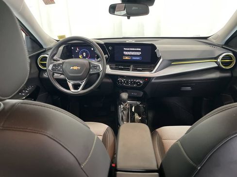 Used 2024 Chevrolet Trax LT w/ Driver Confidence Package FWD image 9