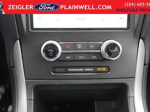Used 2021 Ford Edge SE image 18