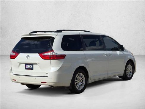 Used 2016 Toyota Sienna XLE w/ XLE Navigation Package FWD image 4