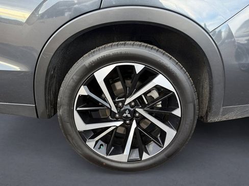 Used 2024 Mitsubishi Outlander AWD image 14
