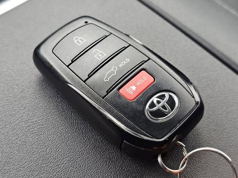 Used 2025 Toyota Highlander Limited AWD/4WD image 35