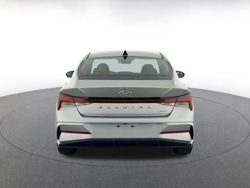 Used 2025 Hyundai Elantra Limited FWD image 8