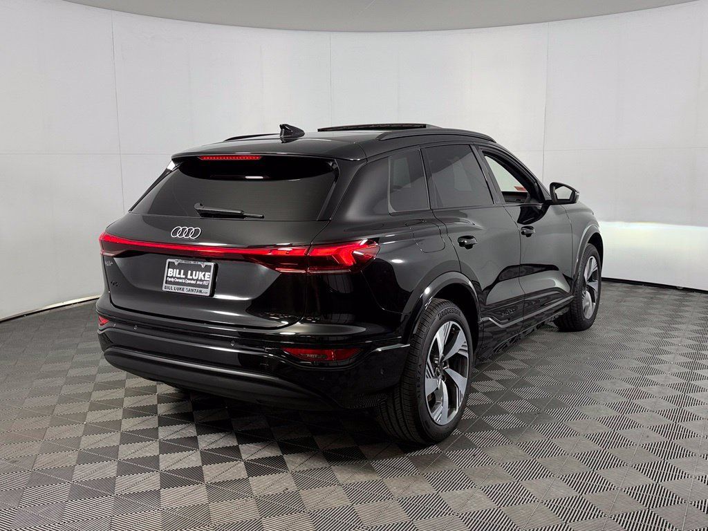 Used 2025 Audi Q6 e-tron Premium Plus w/ Premium Plus AWD/4WD image 7