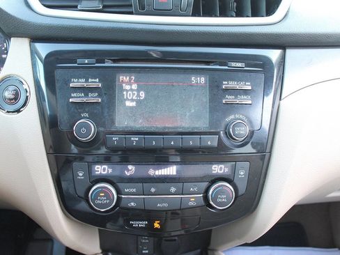 Used 2015 Nissan Rogue SV image 30