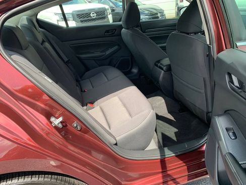 Used 2025 Nissan Altima 2.5 SV FWD image 30