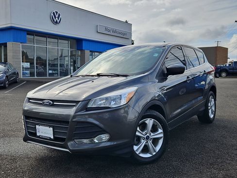 Used 2015 Ford Escape SE image 1