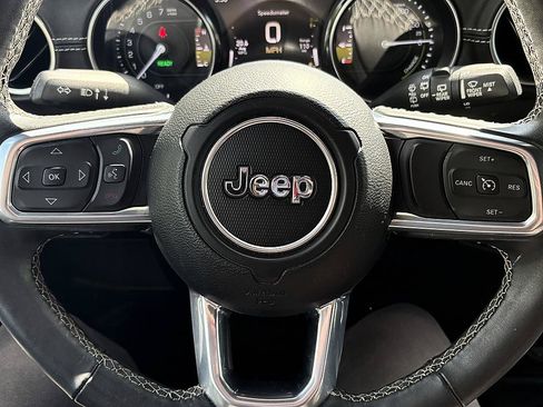 Used 2022 Jeep Wrangler Unlimited Sahara w/ Cold Weather Group AWD/4WD image 18