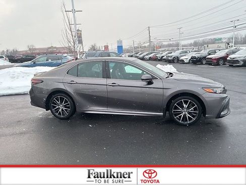 Used 2024 Toyota Camry SE image 5