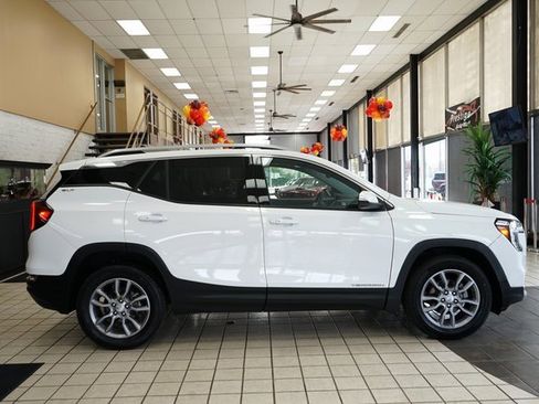 Used 2022 GMC Terrain SLT image 15