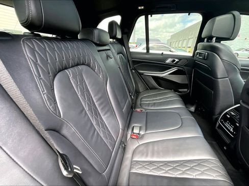 Used 2019 BMW X5 xDrive50i w/ M Sport Package image 18