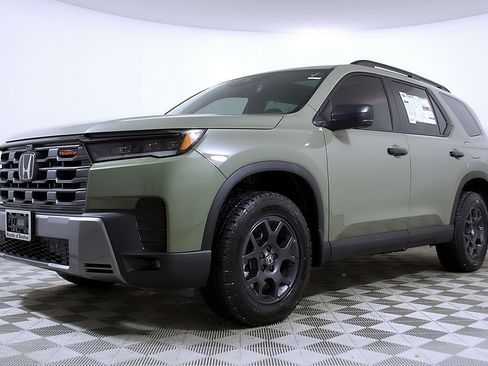 New 2026 Honda Pilot TrailSport image 2
