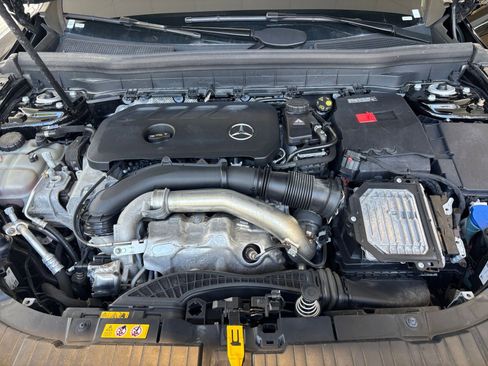 Used 2025 Mercedes-Benz GLB 250 image 35