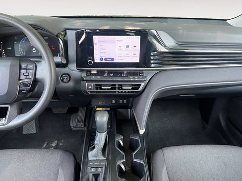 Used 2025 Toyota Camry SE FWD image 11