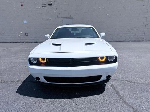 Used 2018 Dodge Challenger SXT RWD image 8