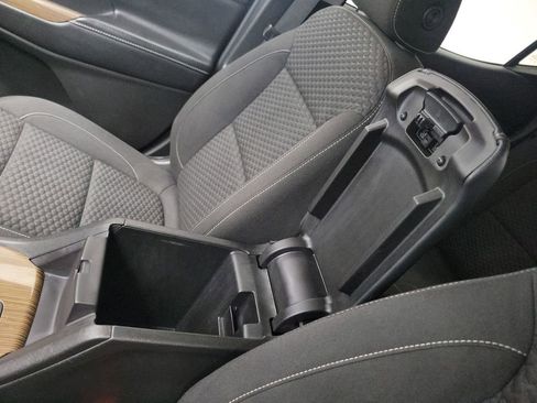 Used 2019 GMC Acadia SLE image 30