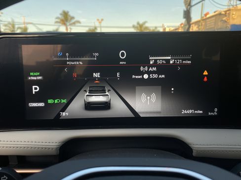 Used 2024 Nissan Ariya FWD image 17