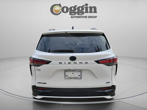 Certified 2025 Toyota Sienna XSE w/ XSE Plus Package AWD/4WD image 4