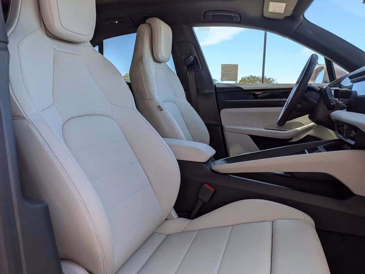 Certified 2026 Porsche Macan Electric RWD image 23