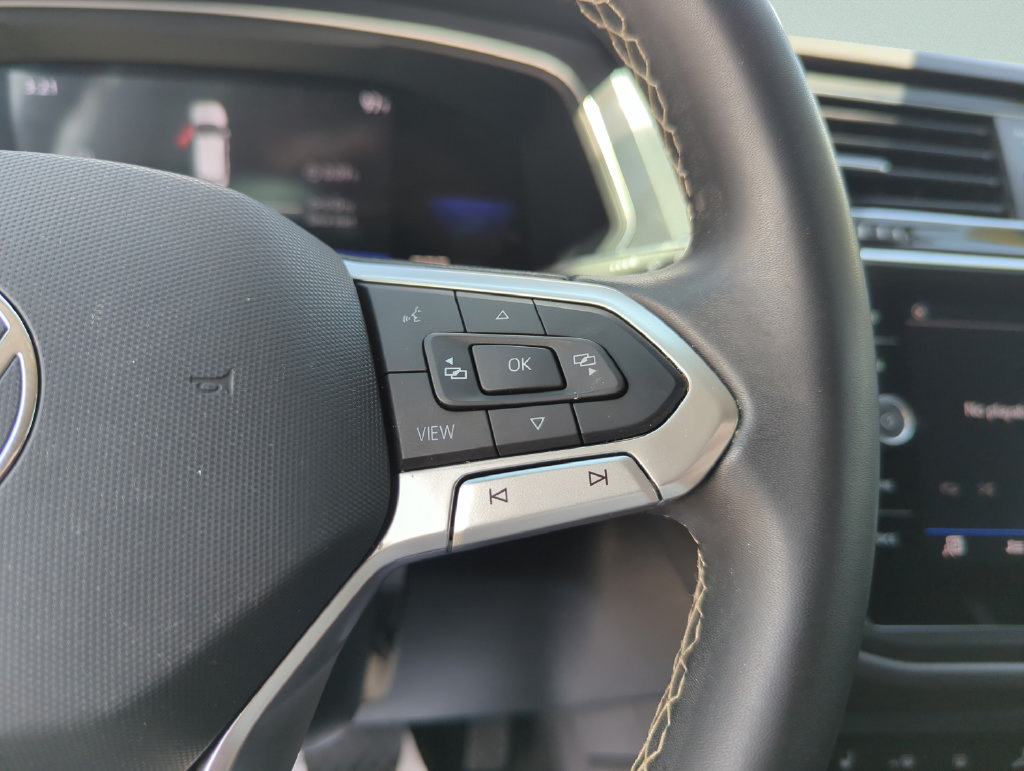Used 2022 Volkswagen Tiguan SE FWD image 43