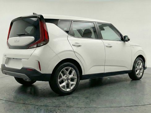 Used 2025 Kia Soul LX w/ LX Technology Package FWD image 9