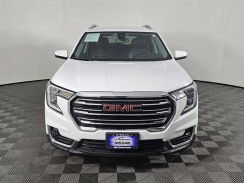 Used 2024 GMC Terrain SLT image 10