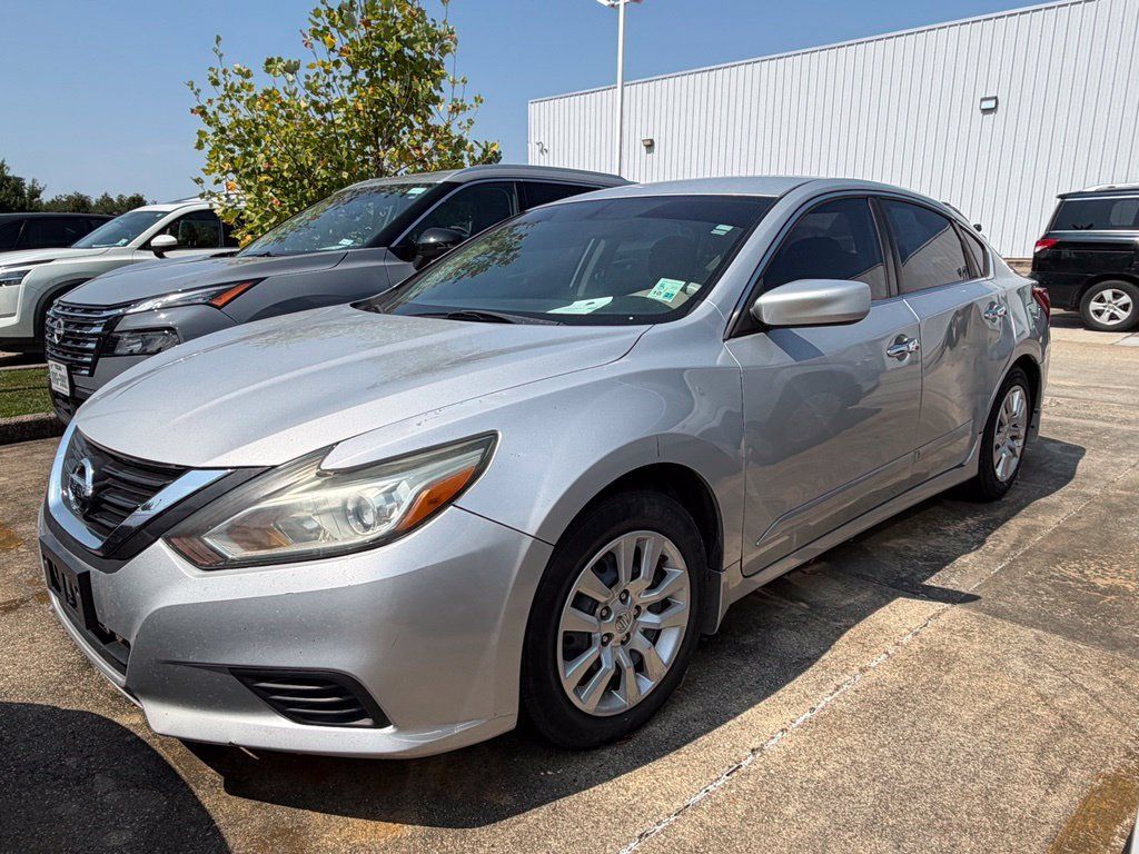 Used 2016 Nissan Altima 2.5 S w/ Power Driver Seat Package FWD image 1