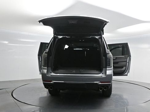 Used 2025 Chevrolet Suburban Premier image 39